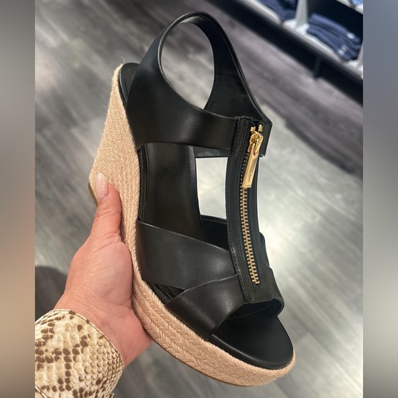 Michael Kors Roslyn Wedge Sandal In Black size 8 or 9 New with box - Picture 3 of 6